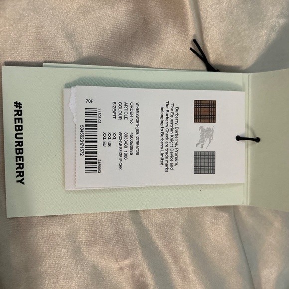 60% off! Authentic Burberry Reversible Recycled Nylon Re:Down® Puffer Jacket XXL - Picture 10 of 12